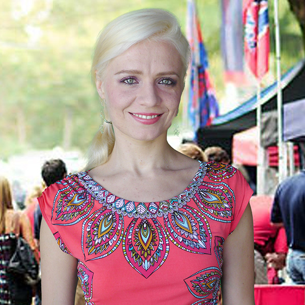 Blonde woman in the Grove on gameday in Oxford